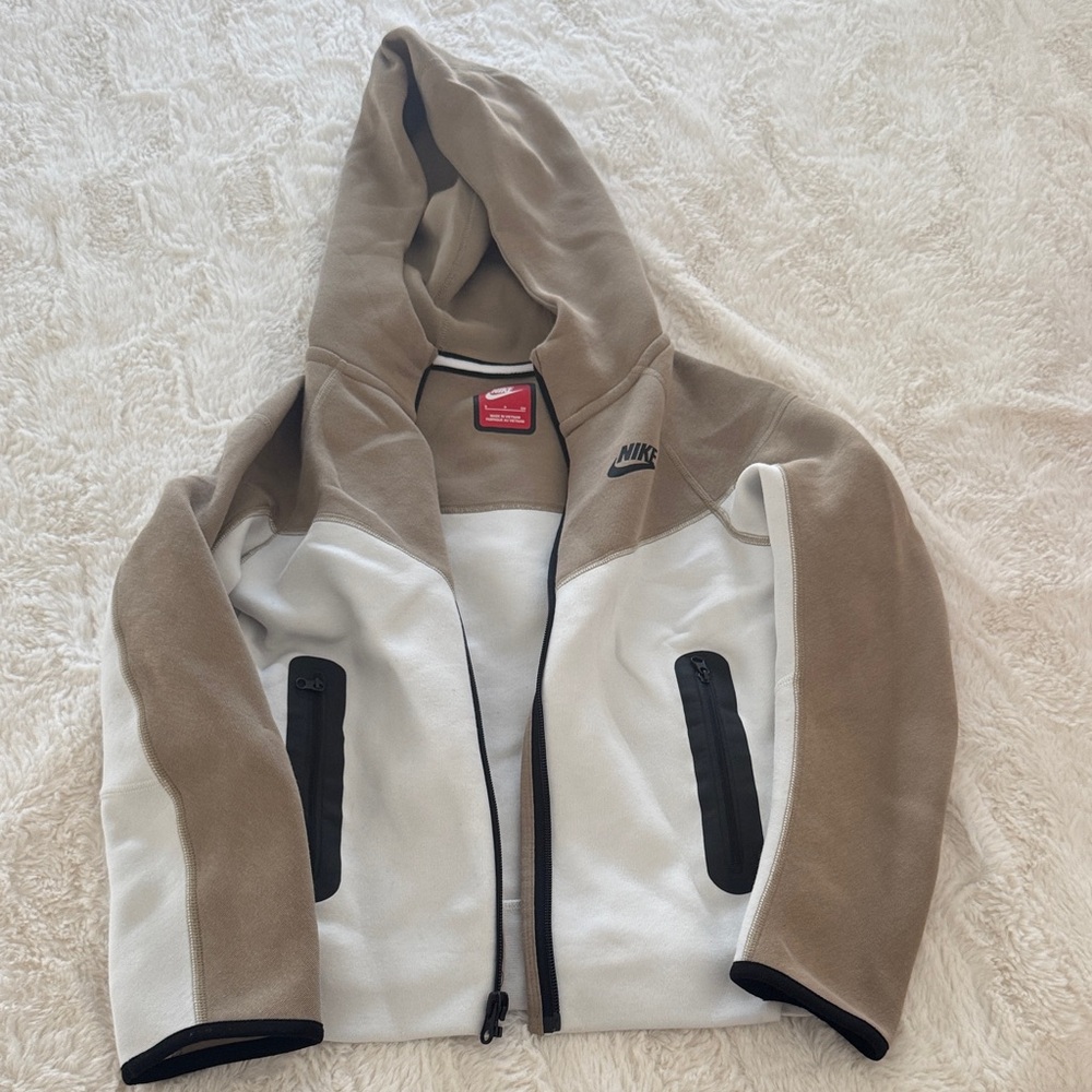 Nike tech boys small like new worn twice Beige and White Hooded Fleece Jacket